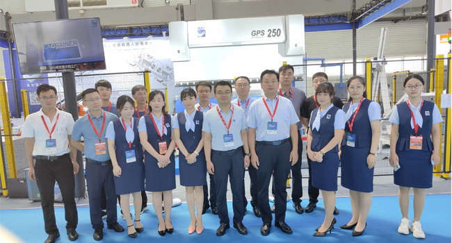 2021第24屆青島國(guó)際機(jī)床展覽會(huì)：LAG葛世?國(guó)際機(jī)械手折彎單元成為現(xiàn)場(chǎng)矚目的焦點(diǎn)！